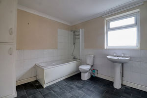 Upstairs Bathroom- click for photo gallery